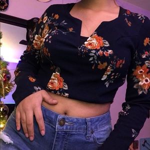 Cute flowery crop top !